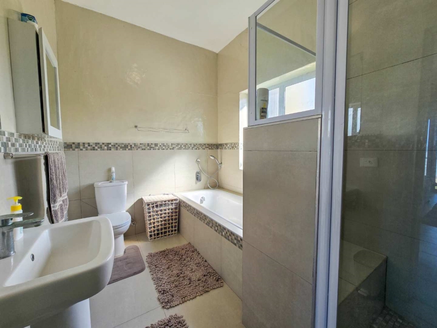 6 Bedroom Property for Sale in Stilbaai Oos Western Cape